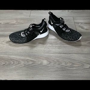 Womens Nike Flex Size 9